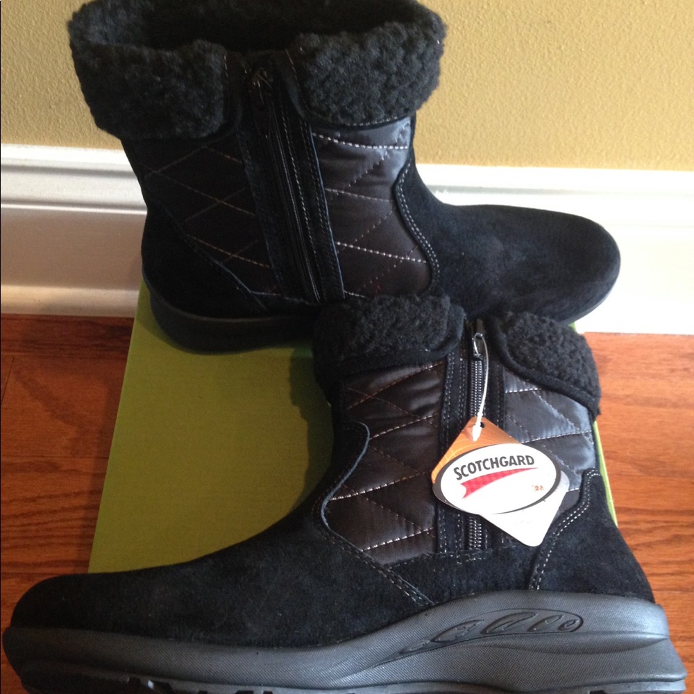 Women's Earth Quilted Water-Resistant Suede Boots